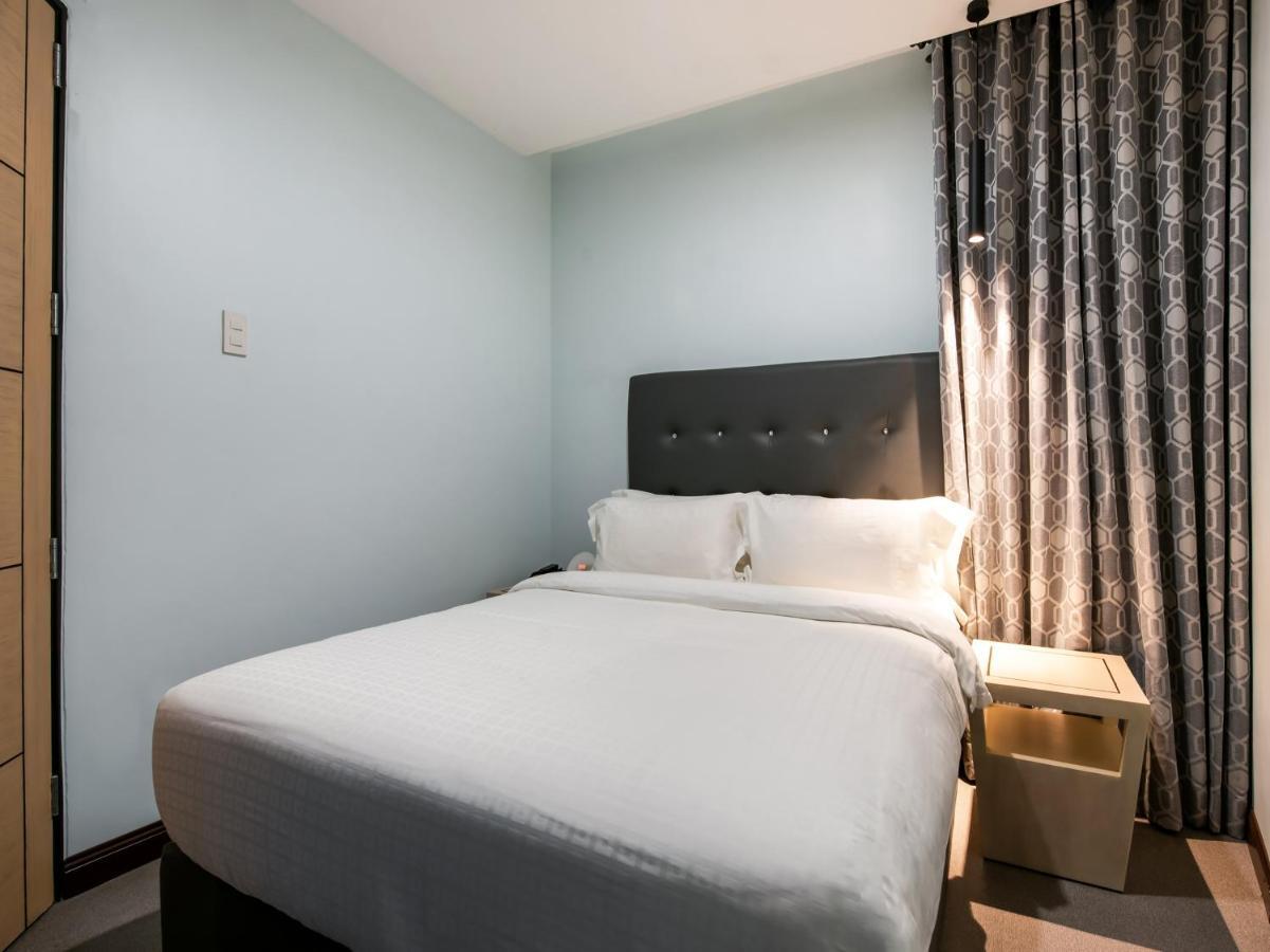 Bay Area Suites Manila Exteriör bild