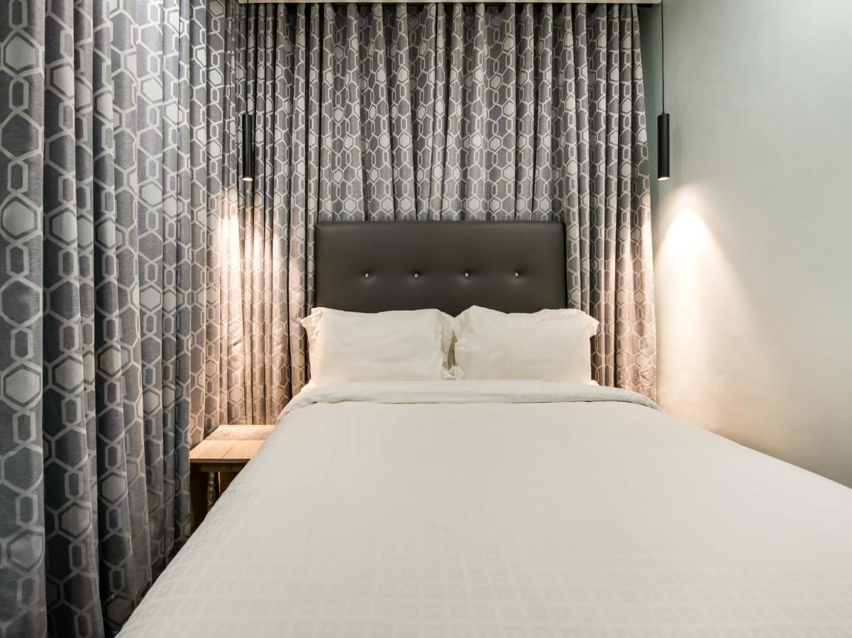 Bay Area Suites Manila Exteriör bild